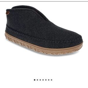 Dockers Rugged men's slipper boots.